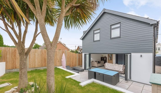 Seaside Beach location, welcome to our Beach Hut with access to a private beach