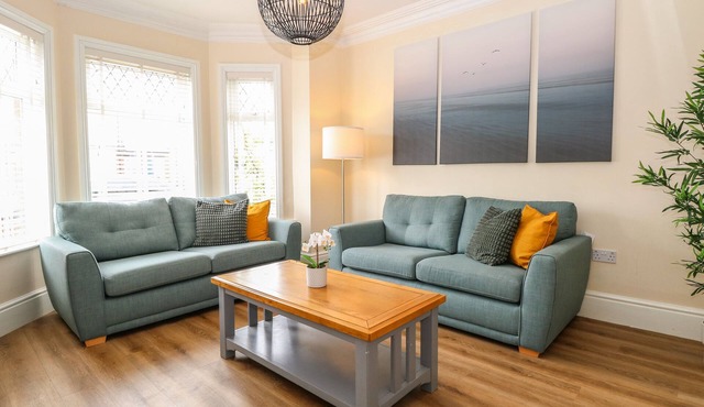 SEASIDE HOUSE, pet friendly, with a garden in Gorleston-On-Sea