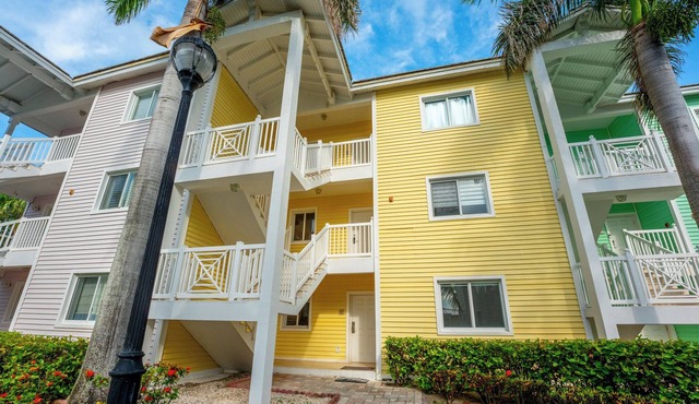 Seaside Retreat: Charming 2BR Condo in Bimini Bay Community