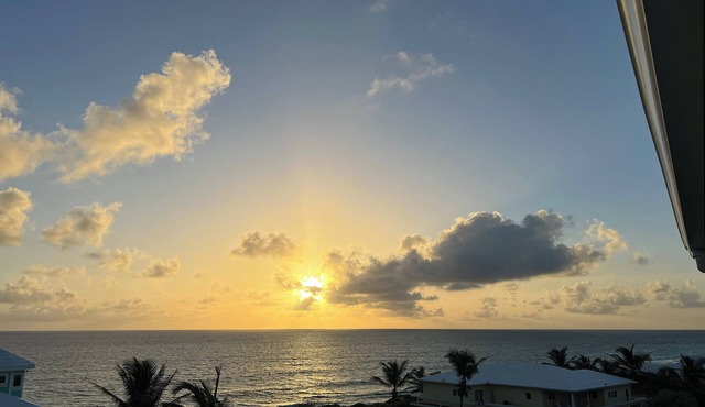 Seasons in the Sun, Perfect in-law Suite with Kitchenette! Ocean and Sea Views!