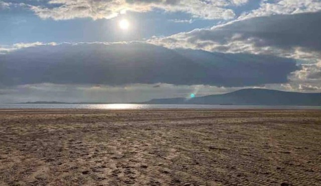 Seaview Cottage - with beach on the doorstep & gateway to the Lakes - Sleeps 3