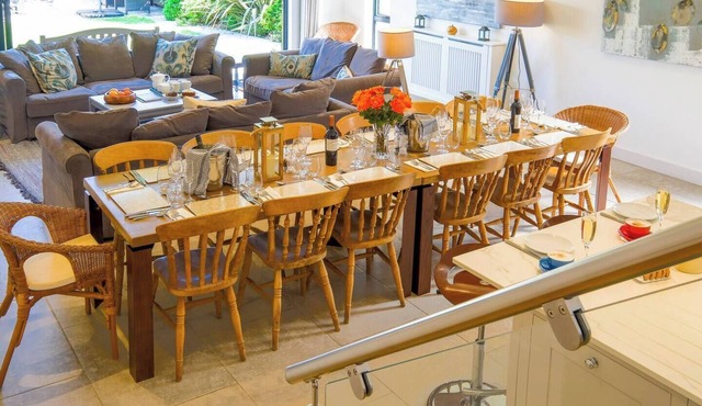 Seaview near Beach | 6BR 4.5 Bath | Sleeps 12 | EV