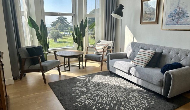 Seaview Retreat & Private Parking