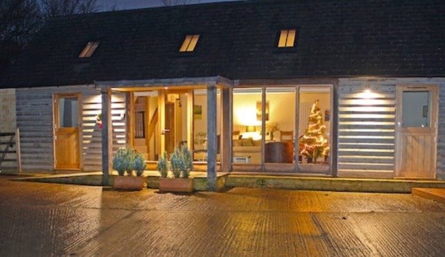 Secluded Cotswold Retreat with views