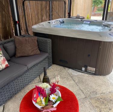 Secluded Retreat for Family and Friends with Private Hot Tub Dorset