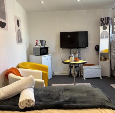 Self-Contained Studio with Ensuite & Private Access