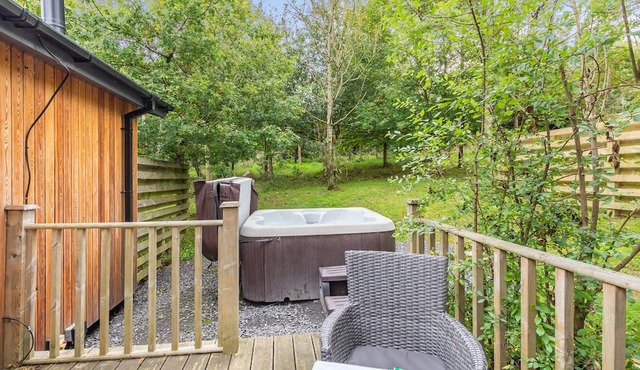 Semi-detached deluxe lodge offering the perfect romantic retreat for couples.