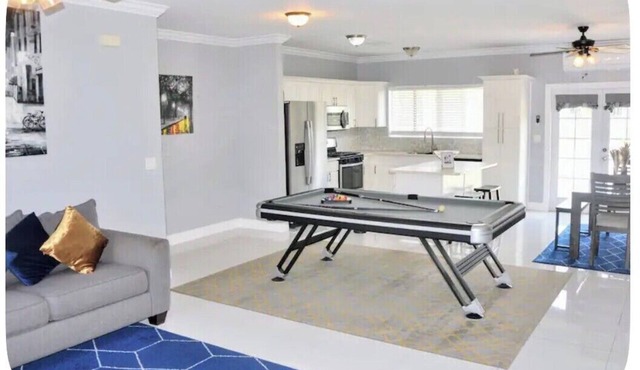Serene 3-bedroom house with AC in charming Freeport