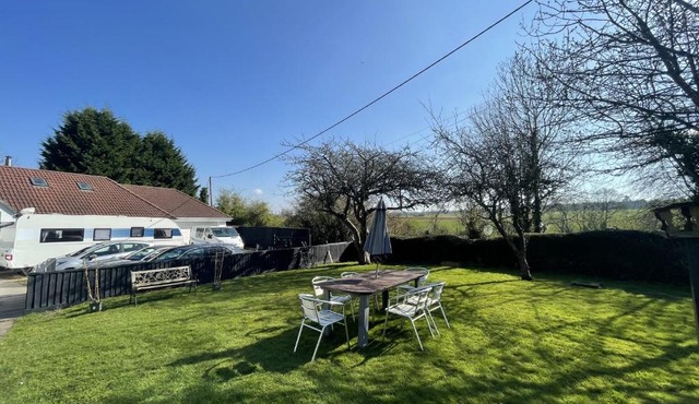 Serene Countryside Escape with Parking