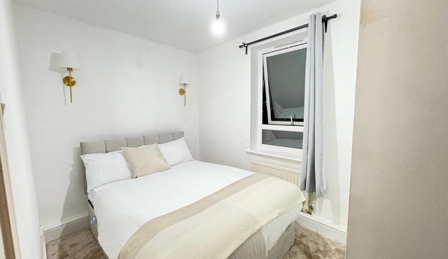 Serene River View 2bed near Canary Wharf O2 Excel