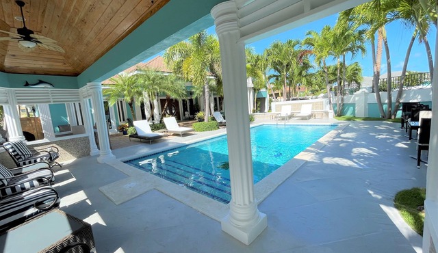 Serenity Villa - 5BR/5BA Luxury Retreat, Private Pool, 3-Minute Walk to Beach