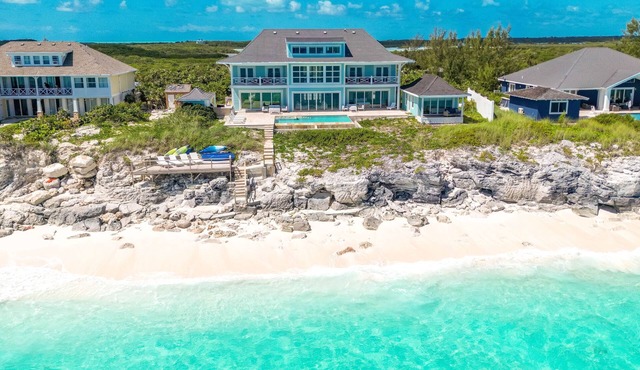 Shades of Blue a luxury home on private beachfront sleeps 20ppl, chef, boat tour
