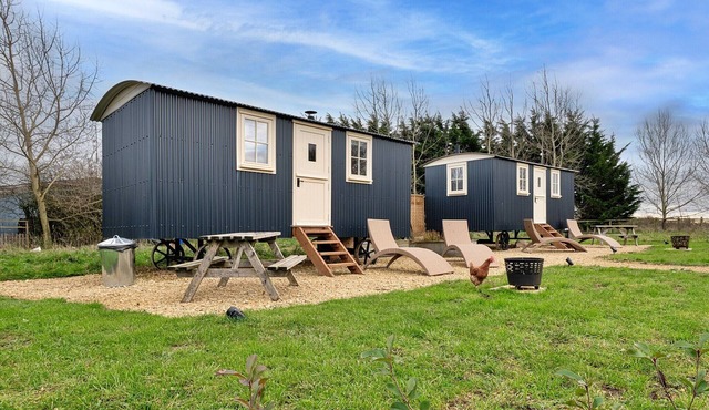 Shepherd's Hut near Cotswolds & Sky Dive Fun