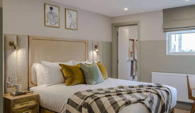 Shepherds Bush | 2 Bed Apartment TF