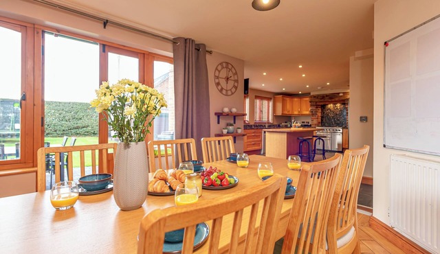 Silverwood Main House | Modern & Spacious - Pass the Keys