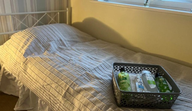 Single bed Parking Internet Coffee Garden Patio TV Quiet Close to main bus route B98 9NH