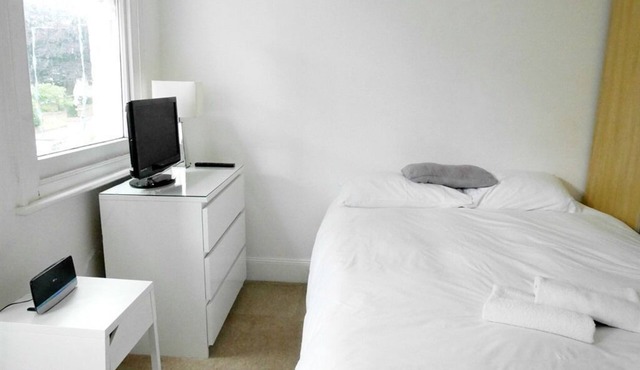 Single Room Ensuite near Kew Gardens