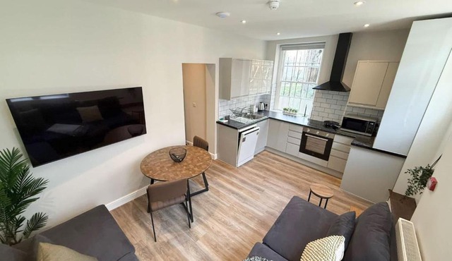 Six Bedroom Flat on John Street - Flat 1