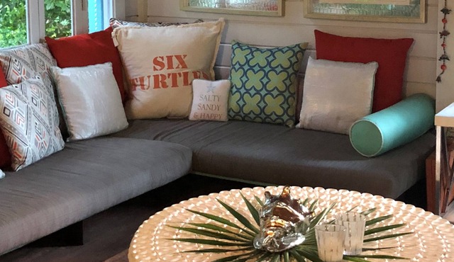 SIX TURTLES - Harbour Island - Beautiful 2 Story home in quiet neighborhood