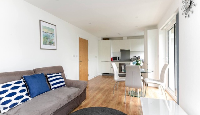 Skyvillion Tower Point Enfield 1bed W balcony