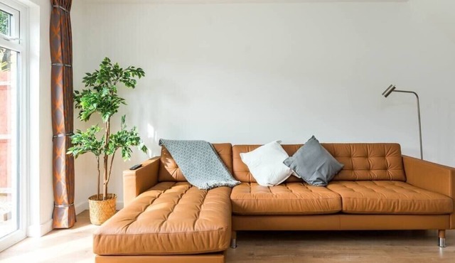 Sleek and Stylish 2BD Home with a Garden Anerley