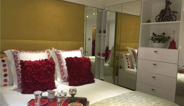 SLEEP 4/5 -COOL SUMMER PLACE - KNIGHTSBRIDGE Tube 5 min walk EARLY Arrival Poss.