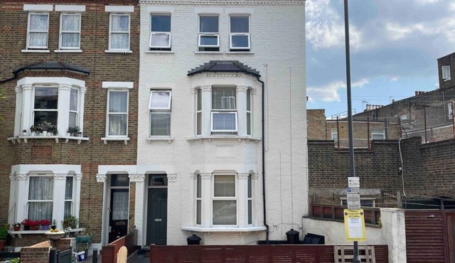 Sleeps 16 - 4BR London Home - Near Westfield & Metro