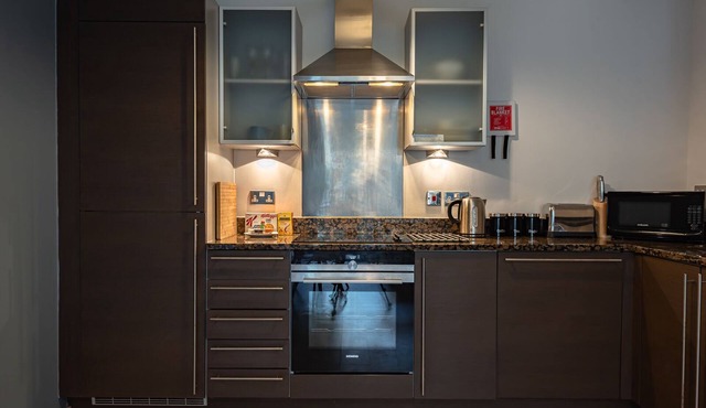 ✪Sleeps 7 , Central Maidenhead, Free Parking, WiFi, Netflix, Perfect for Groups✪