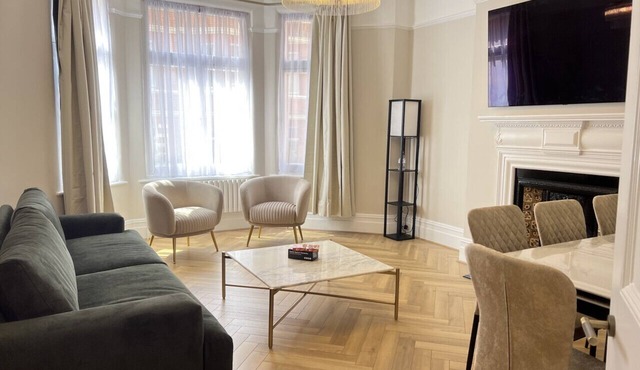 Sleeps 7 Quiet 4BR London Flat Spacious Living & Kitchen Paddington