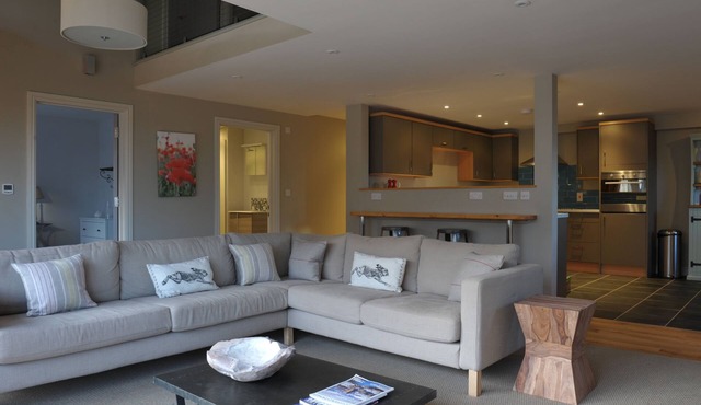 Sleeps 8, 4 Bedrooms, Dogs Welcome, No Smoking, Wood burner, Wi-Fi*, Garden, Games Room