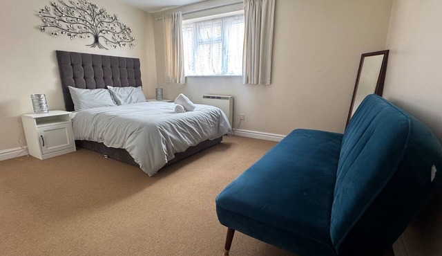 Sleeps4-FreeParking-FamilyFriendly-WCAccessible