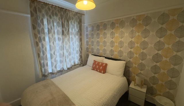 Small comfortable, Sheared house