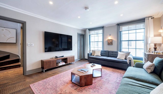 Soho 2BEDR/3 BEDS/2,5 BATH best central location