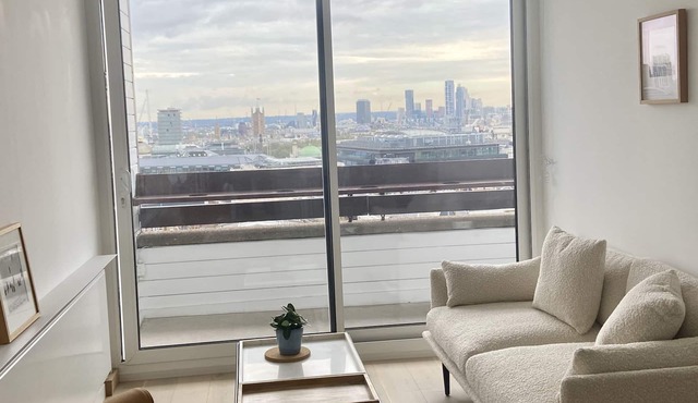 SOHO PENTHOUSE Designer flat, balcony & superb views