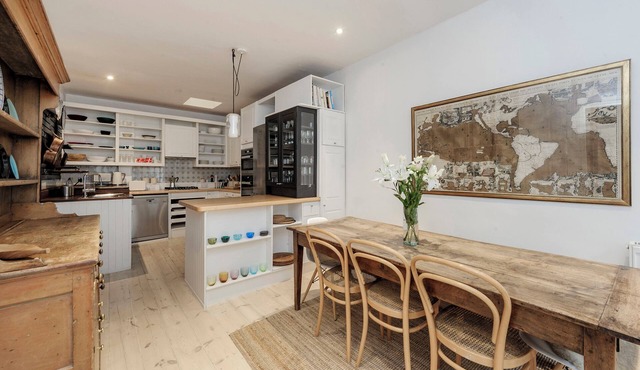 South Kensington Mews Hideaway, by Veeve