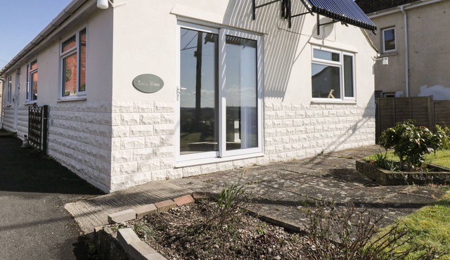 SOUTHWINDS, pet friendly, with a garden in Durrington