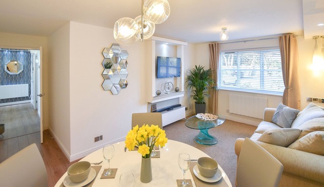 Spacious ground floor Apartment sleeps 4 with free parking from £136 per night