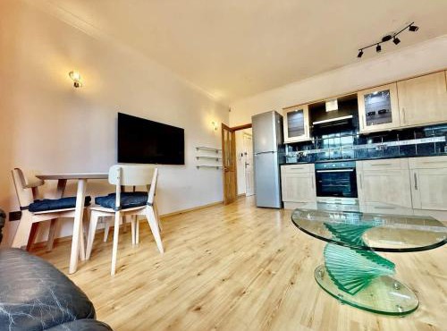 Spacious 1 Bed Flat - Free Parking - Quiet Area