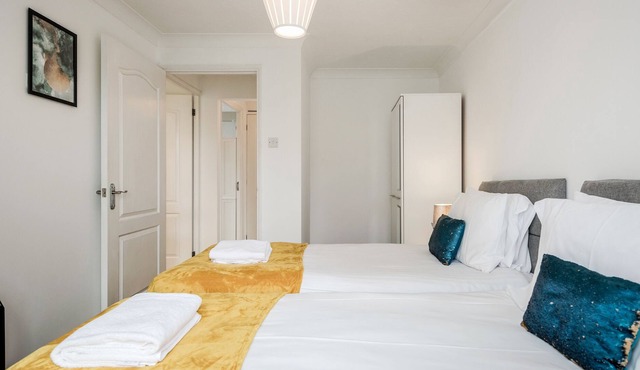 Spacious 1 bedroom with garden