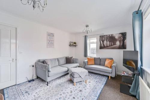Spacious 2-Bed Flat with Free Parking, Bromley