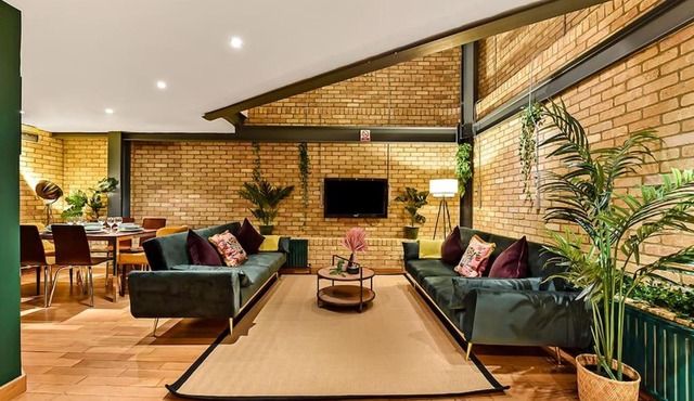 Spacious 2 Bed Urban Jungle Flat, Central London
