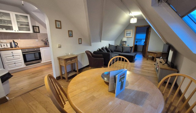 Spacious 2 bedroom 2nd floor apartment, perfect for family or groups of friends