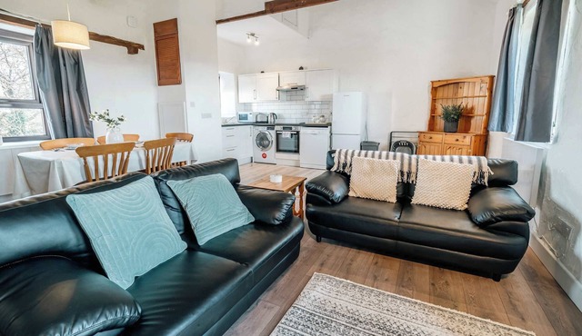 Spacious 2 Bedroom Country Cottage Near Bude