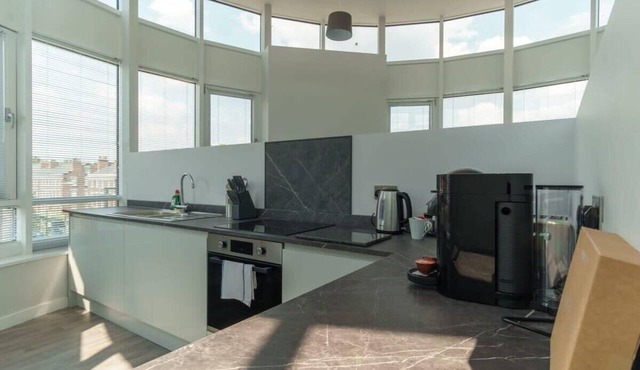 Spacious 2-BR Apartment in the Heart of Liverpool