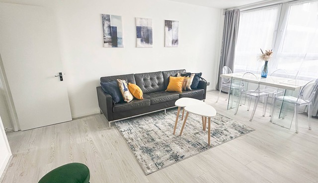 Spacious 3-Bed Flat in Hackney Haggerston with Great Transport Links!