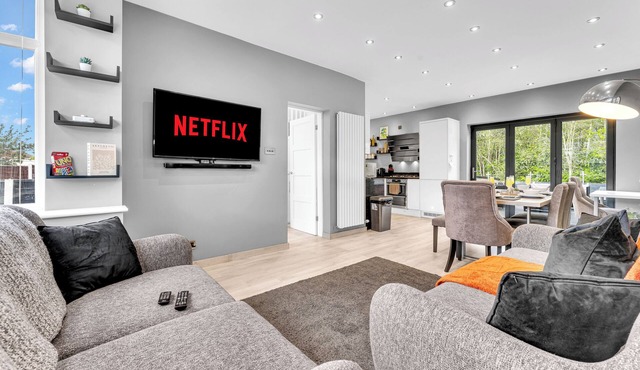 Spacious 3-Bed Home with Huge Private Garden - Next to Trafford Centre