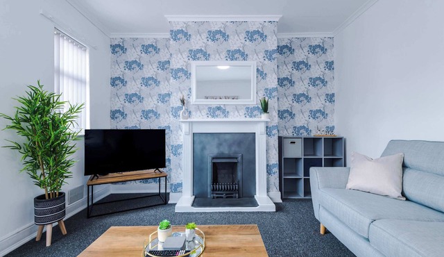Spacious 3 Bed House, Close to Crewe Station