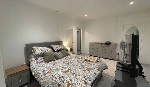 Spacious 3-Bed Terrace, Great Links