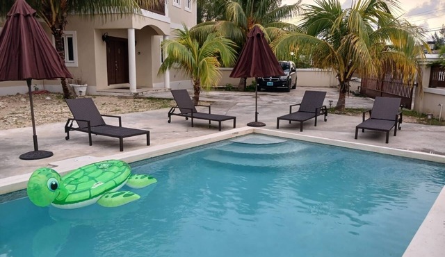 Spacious 3-Bedroom Apartment with WiFi & AC in Lovely Nassau