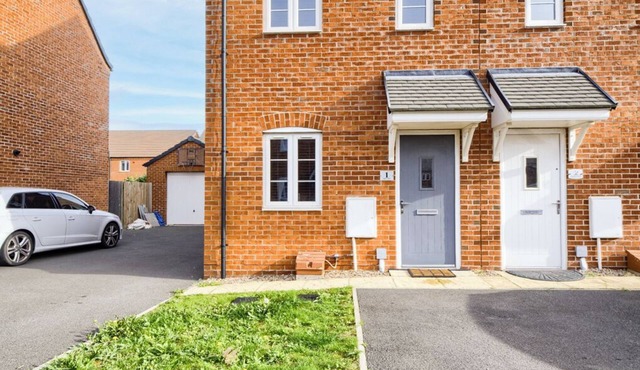 Spacious 3-Bedroom House | Wi-Fi | Serviced Stays